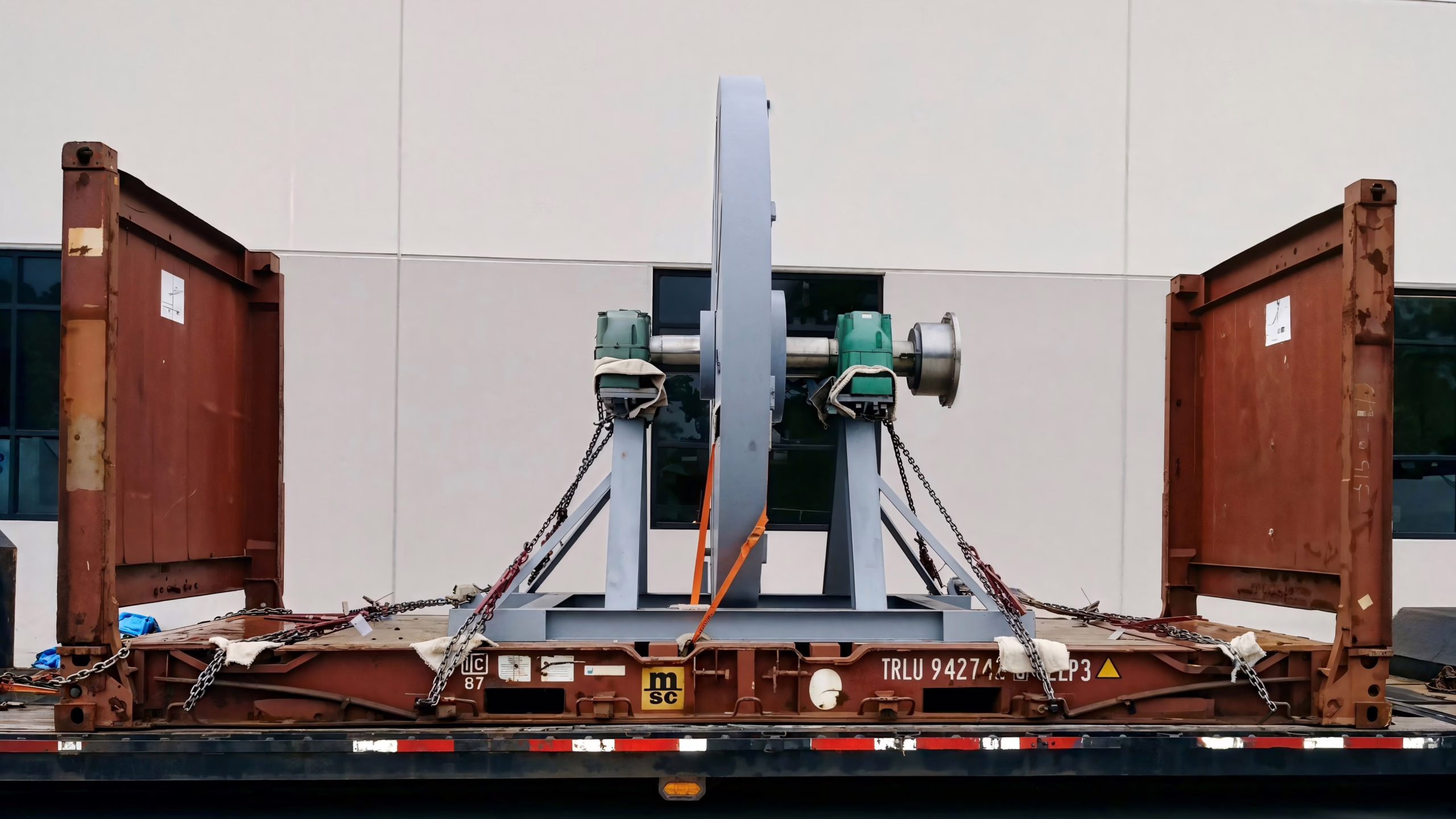 What Is a Flat Rack Container? The Solution for Out-Of-Guage Cargo